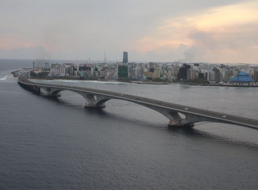 File:Aerial view of the Sinamalé Bridge.jpg - Wikimedia Commons