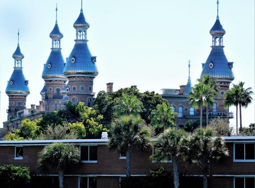 File:Minarets of Henry B. Plant Museum.jpg - Wikimedia Commons