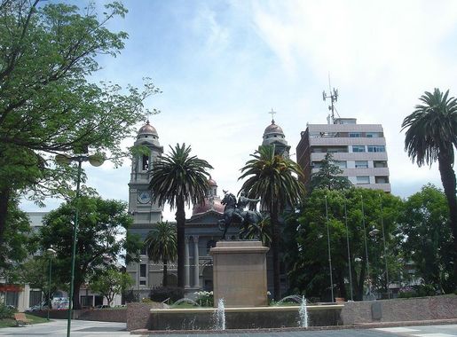 Archivo:Plaza Independencia. Mercedes.JPG - Wikipedia, la enciclopedia libre