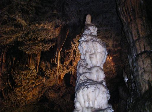 File:Hungary Baradla.jpg - Wikimedia Commons