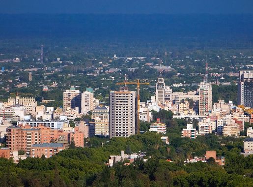 File:Panorámica Ciudad de Mendoza.jpg - Wikimedia Commons