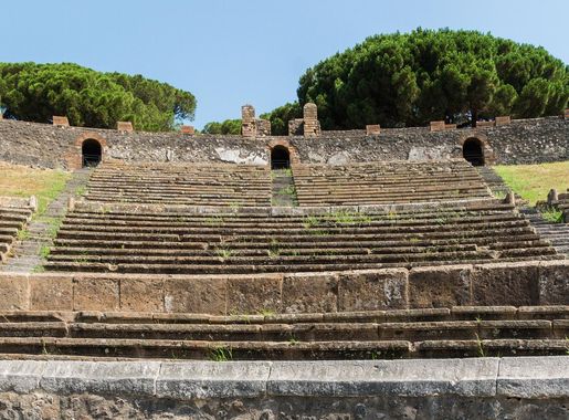 File:Pompeii Amphitheatre from inside.jpg - Wikimedia Commons