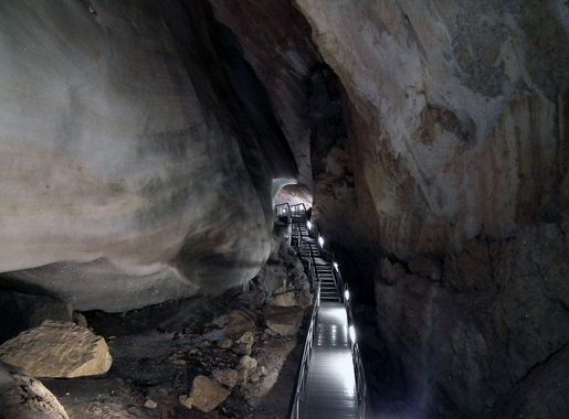 File:Dobšinská Ice Cave, 10.jpg - Wikimedia Commons