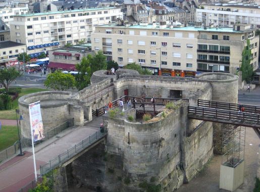 File:Caen chateau barbacane saintpierre.jpg - Wikimedia Commons