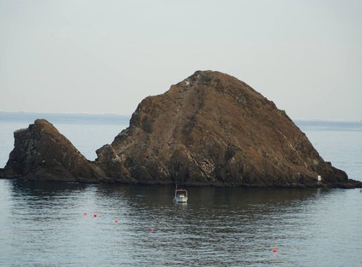 File:Snoopy Island, Al Aqaa - Fujairah.jpg - Wikimedia Commons