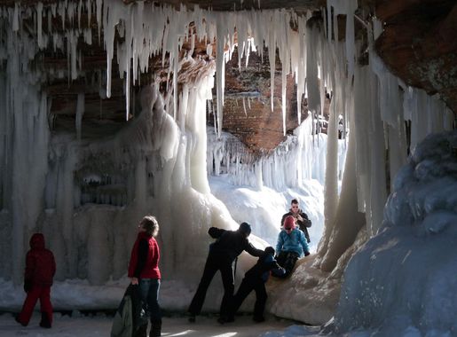 File:Apostle Island Sea Cave in Winter.jpg - Wikimedia Commons