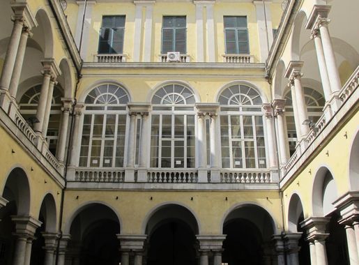 File:Genova, palazzo dell'università, cortile 04.JPG - Wikipedia