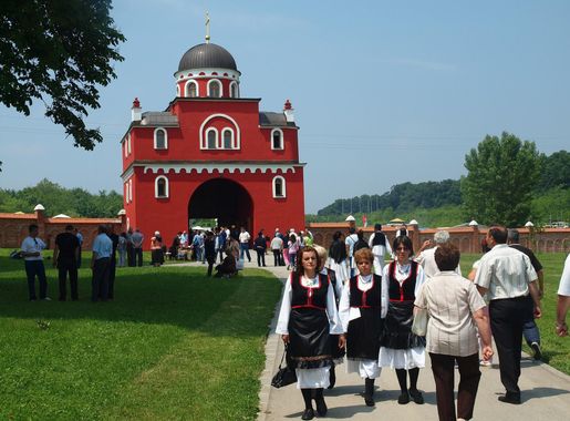 File:Krusedol Monastery, Fruska Gora, Serbia.JPG - Wikimedia Commons