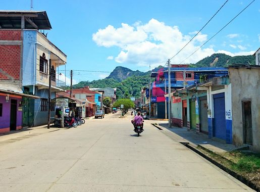 File:Rurrenabaque Calle Aniceto Arce.JPG - Wikimedia Commons