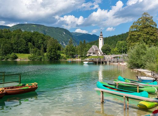 Slika:Lake Bohinj (46215314662).jpg - Wikipedija, prosta enciklopedija