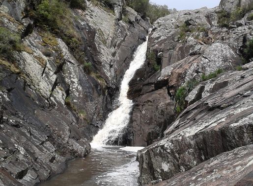 File:Salto del Penitente, Lavalleja, Uruguay.jpg - Wikimedia Commons