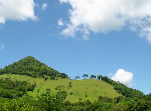 Archivo:CAMINO AL CERRO AKATÍ PARAGUAY.jpg - Wikipedia, la enciclopedia  libre