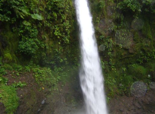File:Catarata-de-la-paz-Varablanca.JPG - Wikimedia Commons