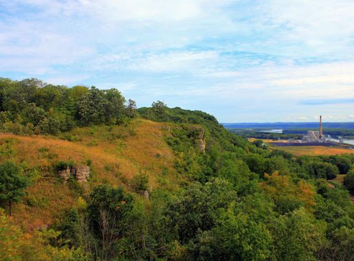 File:Gfp-wisconsin-nelson-dewey-state-park-bluff-and-river-view.jpg -  Wikimedia Commons