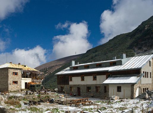 File:Maliovica hut IMG 1853.jpg - Wikimedia Commons