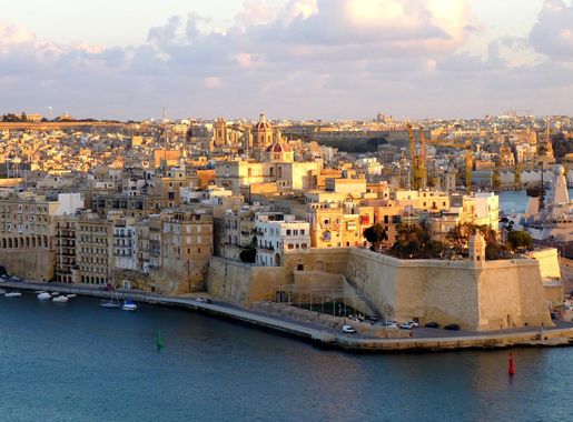 File:Fort St. Michael at Malta (sunset).jpg - Wikimedia Commons