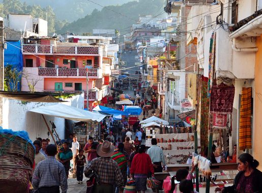 File:Chichicastenango market 2009.JPG - Wikimedia Commons