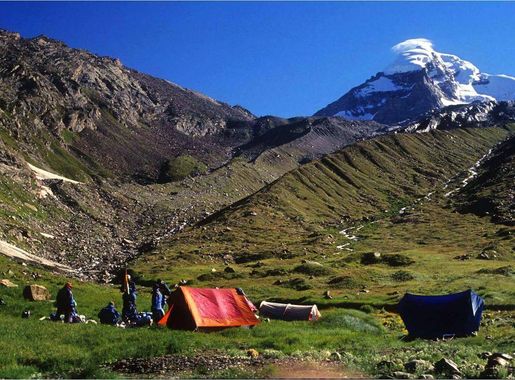 File:Mountain base camp.jpg - Wikimedia Commons