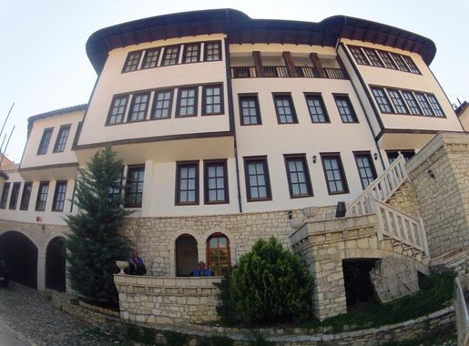 Gjirokastra - Wikipedia