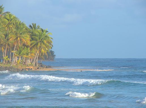 File:Beach in Luquillo, Puerto Rico.jpg - Wikimedia Commons