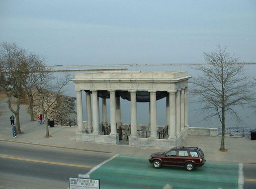 File:Plymouth Rock Monument.jpg - Wikimedia Commons