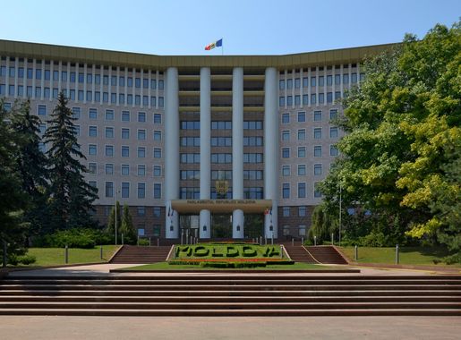 File:Parliament Building in Chișinău.jpg - Wikimedia Commons