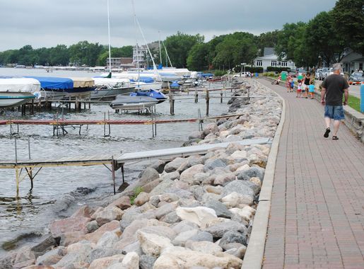 File:Clear Lake Waterfront.jpg - Wikimedia Commons