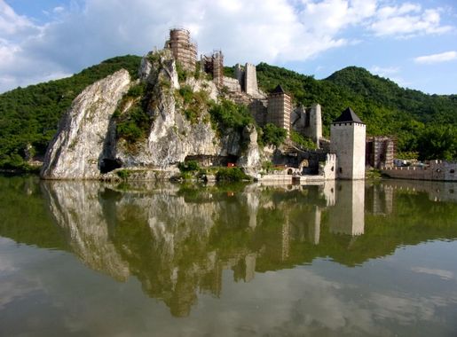 File:Golubac Fortress (27379120351).jpg - Wikipedia