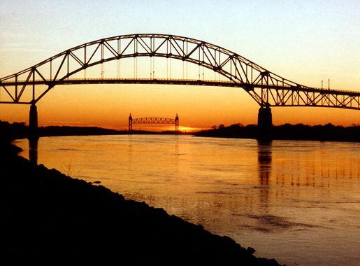 File:Cape Cod Bourne Bridge and Railroad Bridge.jpg - Wikimedia Commons