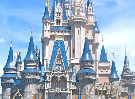 File:Cinderella Castle Magic Kingdom 07 Edited.jpg - Wikimedia Commons