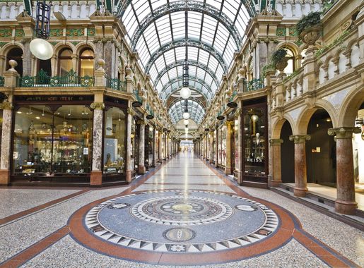 File:County Arcade Victoria Quarter Leeds.jpg - Wikimedia Commons