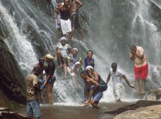 File:Visitors at the Erin-Ijesha Waterfall.jpg - Wikimedia Commons