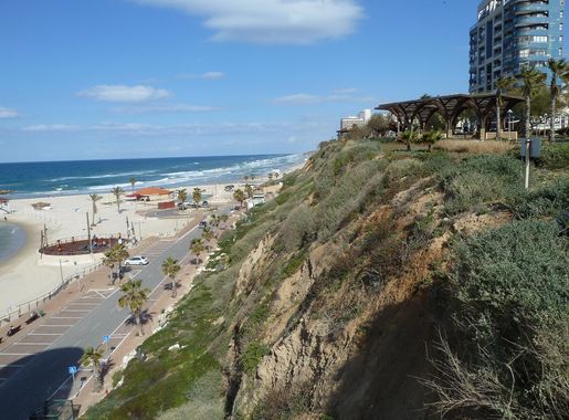 File:Beaches of Netanya P1080927.JPG - Wikimedia Commons