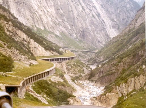 File:St Gothard (Swiss) Pass.jpg - Wikimedia Commons