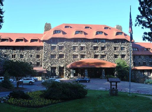 File:The Omni Grove Park Inn, 2013.jpg - Wikimedia Commons