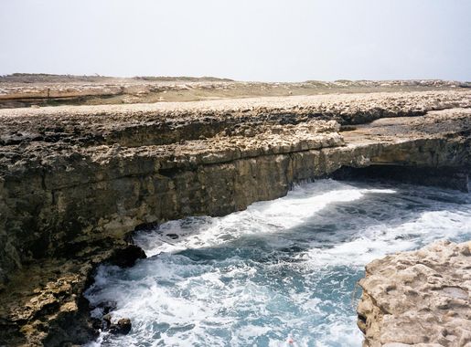 File:Antigua natural stone bridge.jpg - Wikimedia Commons