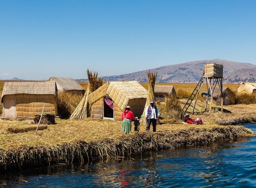 File:Islas flotantes de los Uros, Lago Titicaca, Perú, 2015-08-01, DD  29.JPG - Wikimedia Commons