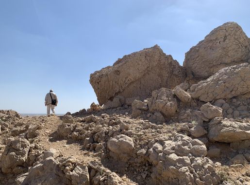 File:Rocky trails in Jebel Hafeet Desert Park.jpg - Wikimedia Commons