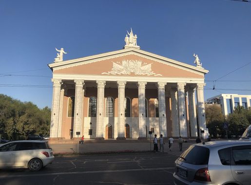 File:Kyrgyz Opera and Ballet Theatre, Bishkek.jpg - Wikimedia Commons
