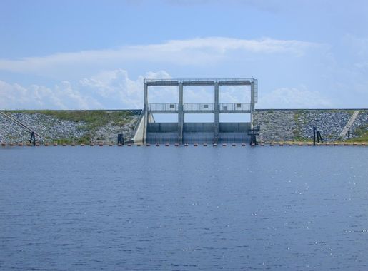 File:Port Mayaca Lock and Dam - view from lake 05.JPG - Wikimedia Commons