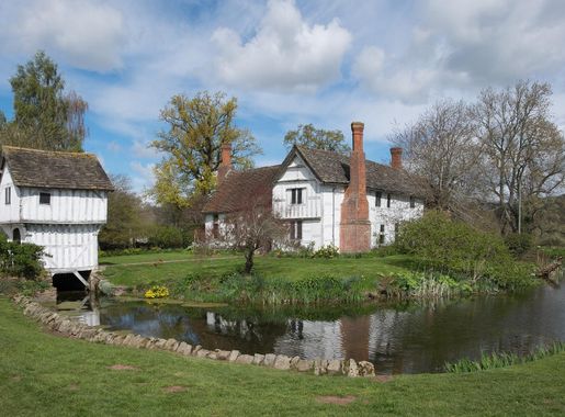 File:Brockhampton Estate - gatehouse and manor house 2.jpg - Wikimedia  Commons