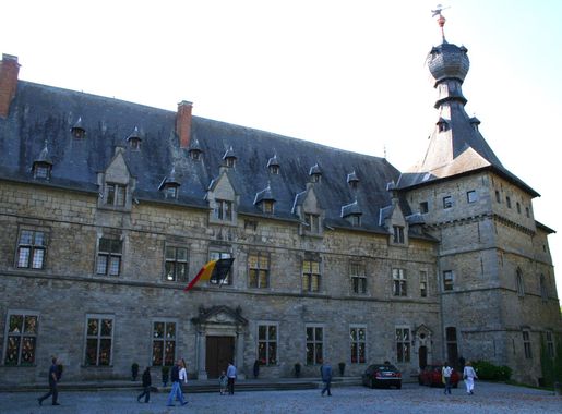 File:00 Chimay - Château 2.JPG - Wikipedia
