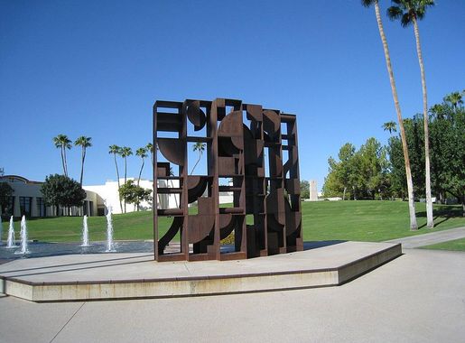 File:Sculpture outside Scottsdale Museum of Contemporary Art.jpg -  Wikimedia Commons