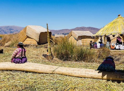 File:Islas flotantes de los Uros, Lago Titicaca, Perú, 2015-08-01, DD  30.JPG - Wikipedia