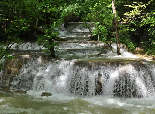 File:Cascadele Beușniței.JPG - Wikimedia Commons