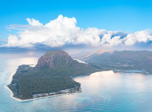 File:Le Morne Peninsula in Mauritius (53697779236).jpg - Wikimedia Commons