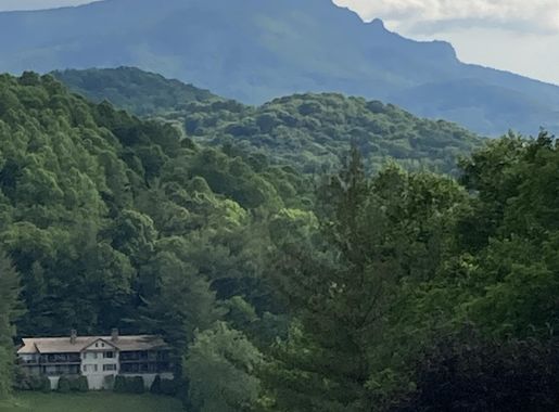 File:Grandfather Mountain Looking South.jpg - Wikimedia Commons
