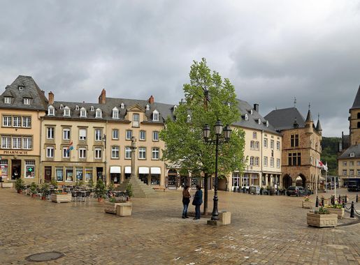File:Echternach Place du Marché R01.jpg - Wikimedia Commons