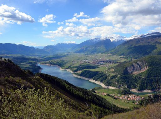 File:S. Giustina Lake, Cles, Val di Non.jpg - Wikimedia Commons