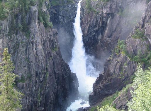 File:Rjukanfossen07.JPG - Wikimedia Commons